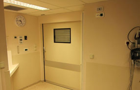 Airtight surgical doors